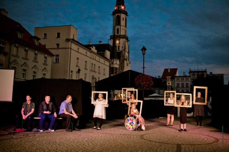 Z kobietami bywało różnie… ale z facetami też! Spektakl Teatru Bez Maski