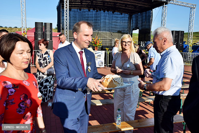 Dożynki gminne na terenie kompleksu sportowo-rekreacyjnego w Kamieńcu Ząbkowickim