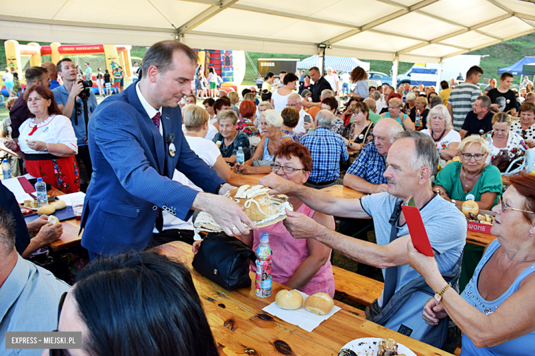 Dożynki gminne na terenie kompleksu sportowo-rekreacyjnego w Kamieńcu Ząbkowickim