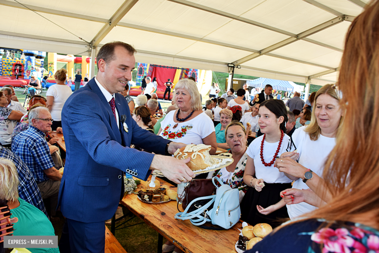 Dożynki gminne na terenie kompleksu sportowo-rekreacyjnego w Kamieńcu Ząbkowickim