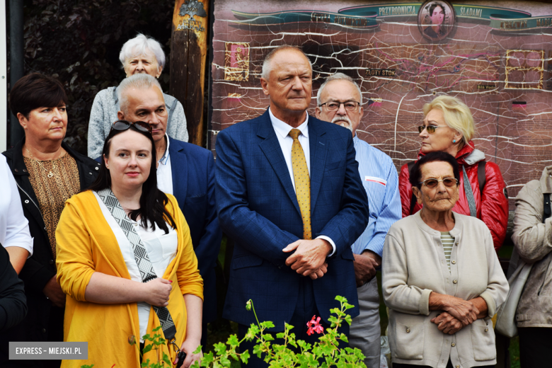 Briefing prasowy w Złotym Stoku poświęcony problemowi dojazdu do szkół ponadpodstawowych