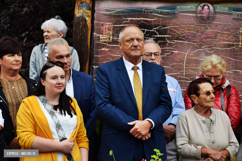 Briefing prasowy w Złotym Stoku poświęcony problemowi dojazdu do szkół ponadpodstawowych