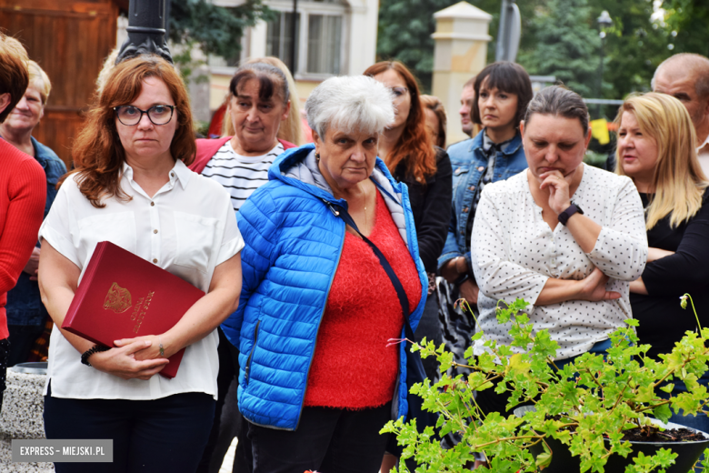 Briefing prasowy w Złotym Stoku poświęcony problemowi dojazdu do szkół ponadpodstawowych