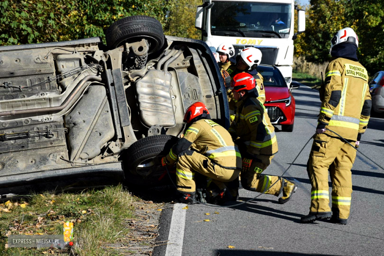 Zderzenie dwóch pojazdów za Bobolicami. Droga zablokowana. Interweniuje śmigłowiec LPR [foto]