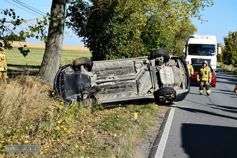 Zderzenie dwóch pojazdów za Bobolicami. Droga zablokowana. Interweniuje śmigłowiec LPR [foto]