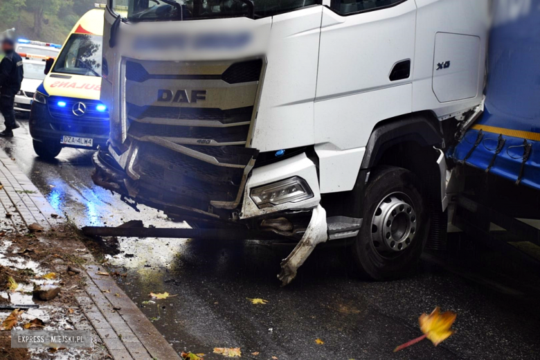 Kolizja samochodu ciężarowego w Bardzie