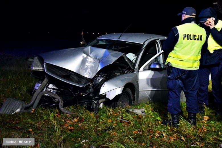 Ford mondeo wypadł z drogi. Kierowca w szpitalu