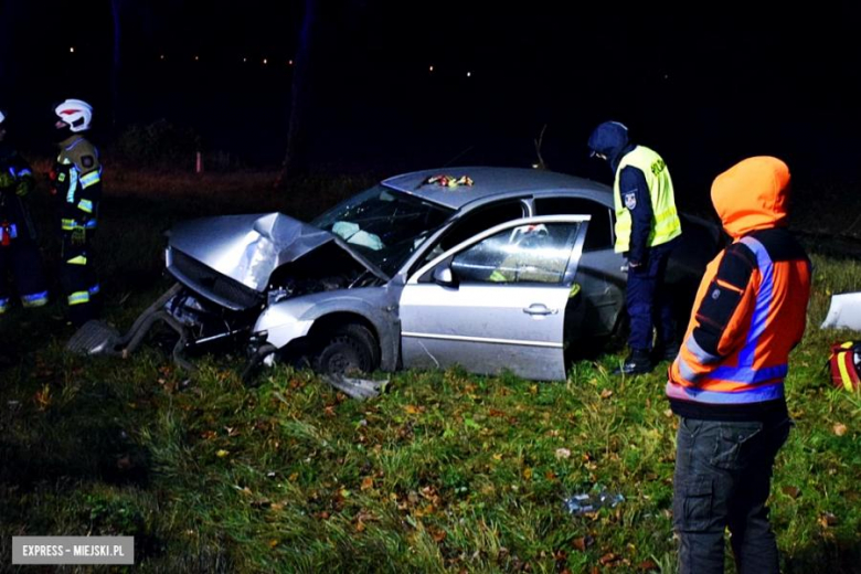 Ford mondeo wypadł z drogi. Kierowca w szpitalu