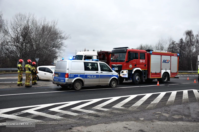 Zderzenie dwóch pojazdów na skrzyżowaniu ul. Legnickiej z krajową ósemką