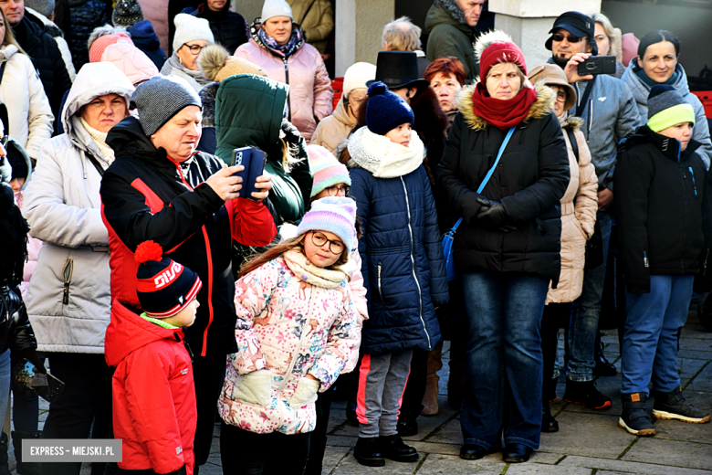 Wspólne Kolędowanie na dziedzińcu klasztornym w Bardzie [foto]