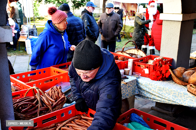 Wspólne Kolędowanie na dziedzińcu klasztornym w Bardzie [foto]