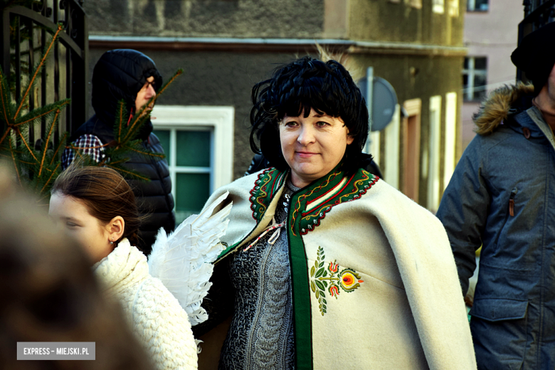 Wspólne Kolędowanie na dziedzińcu klasztornym w Bardzie [foto]