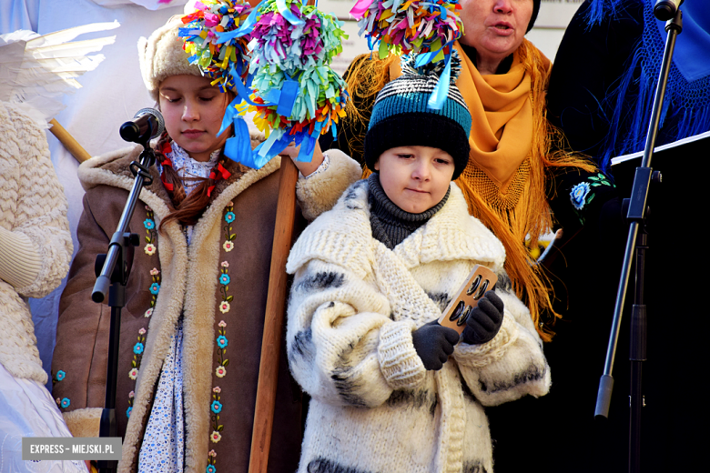 Wspólne Kolędowanie na dziedzińcu klasztornym w Bardzie [foto]