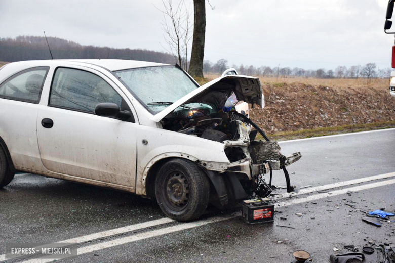 Zderzenie dwóch samochodów osobowych za Kluczową