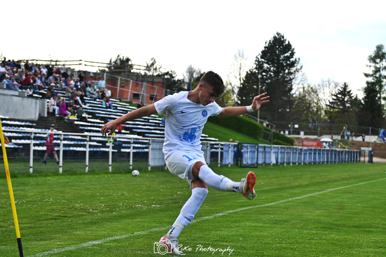 Klasa okręgowa: Orzeł Ząbkowice Śląskie 7:0 (3:0) Victoria Świebodzice