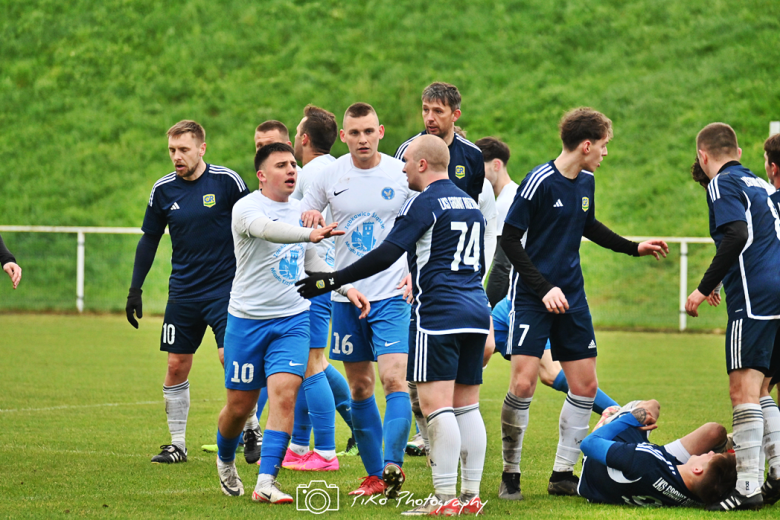 	Klasa okręgowa: Orzeł Ząbkowice Śląskie 5:3 (2:2) Granit Roztoka