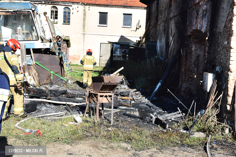 Pożar stodoły w Grodziszczu. Na miejscu interweniuje kilkanaście zastępów straży pożarnej