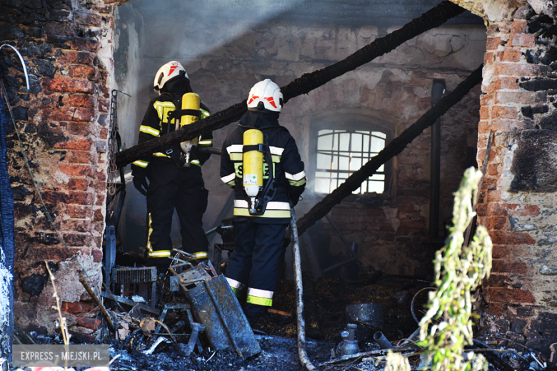 Pożar stodoły w Grodziszczu. Na miejscu interweniuje kilkanaście zastępów straży pożarnej