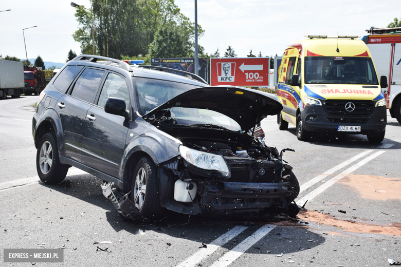 Zderzenie suzuki i subaru na krajowej ósemce w Ząbkowicach Śląskich