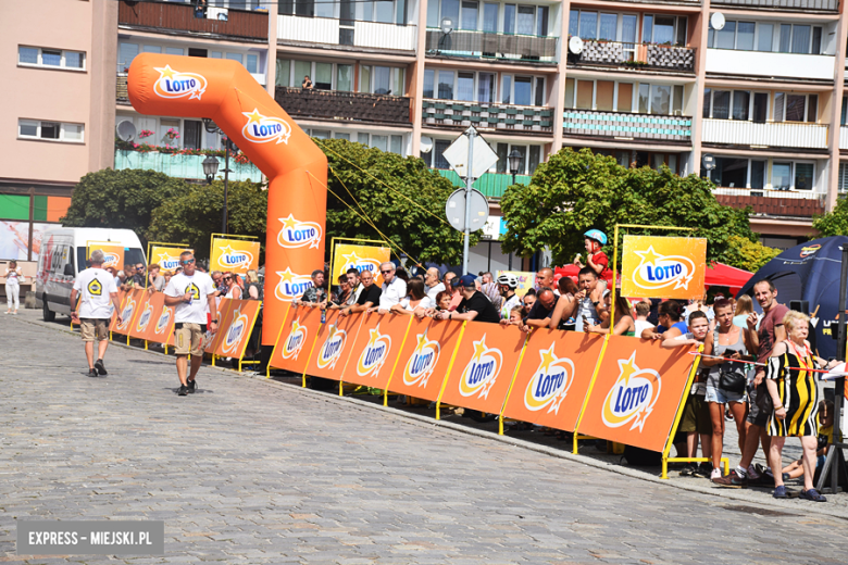 81. Tour de Pologne. Kolarze przejechali przez ząbkowicki rynek