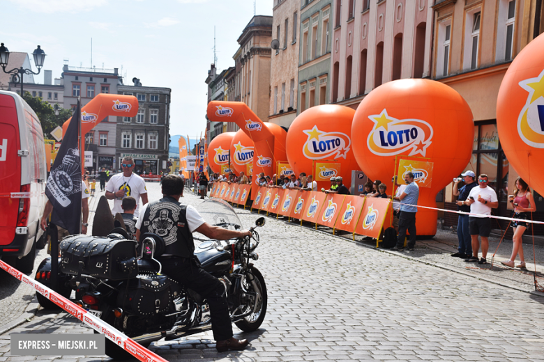 81. Tour de Pologne. Kolarze przejechali przez ząbkowicki rynek