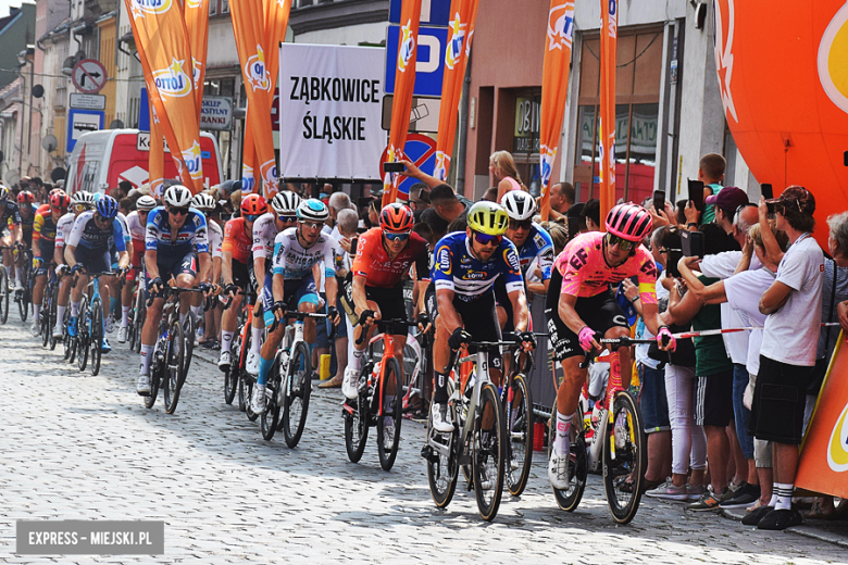 81. Tour de Pologne. Kolarze przejechali przez ząbkowicki rynek