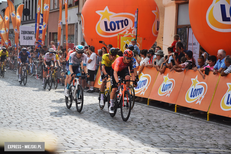 81. Tour de Pologne. Kolarze przejechali przez ząbkowicki rynek