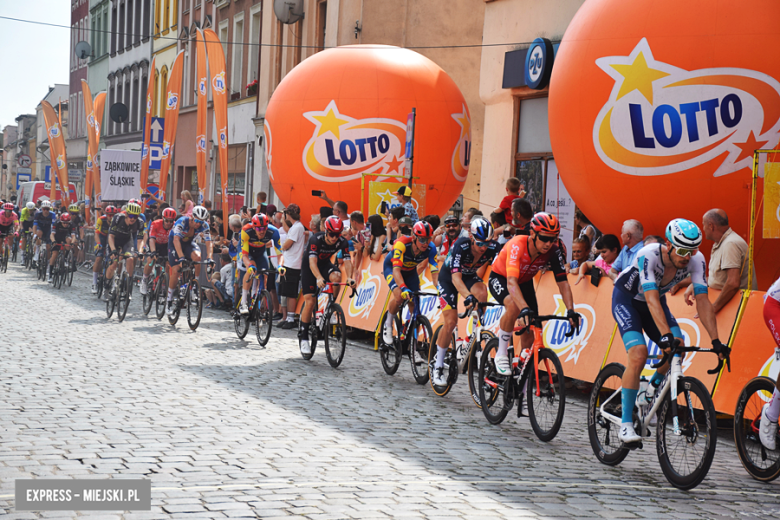 81. Tour de Pologne. Kolarze przejechali przez ząbkowicki rynek