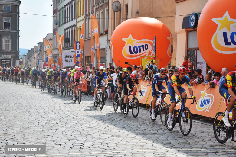 81. Tour de Pologne. Kolarze przejechali przez ząbkowicki rynek