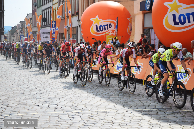 81. Tour de Pologne. Kolarze przejechali przez ząbkowicki rynek