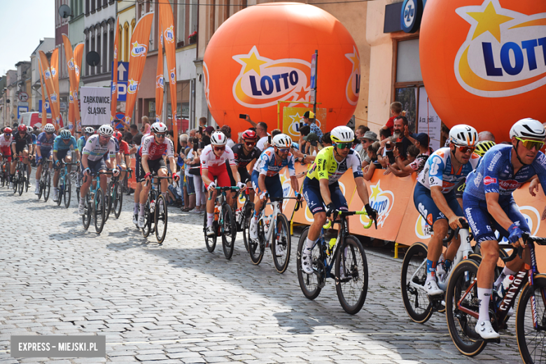 81. Tour de Pologne. Kolarze przejechali przez ząbkowicki rynek