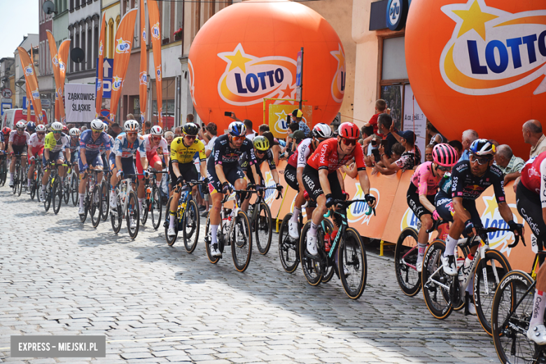 81. Tour de Pologne. Kolarze przejechali przez ząbkowicki rynek