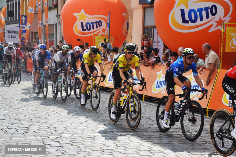 81. Tour de Pologne. Kolarze przejechali przez ząbkowicki rynek