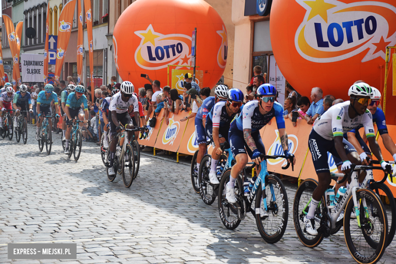 81. Tour de Pologne. Kolarze przejechali przez ząbkowicki rynek