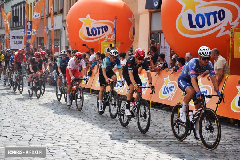 81. Tour de Pologne. Kolarze przejechali przez ząbkowicki rynek