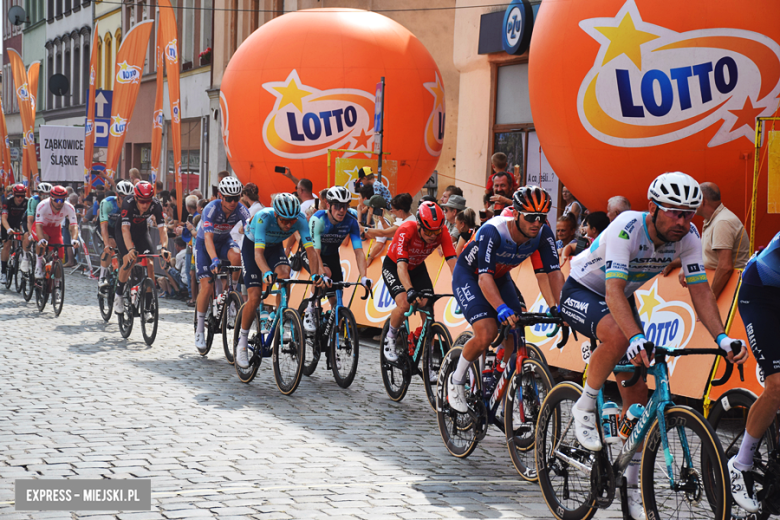 81. Tour de Pologne. Kolarze przejechali przez ząbkowicki rynek