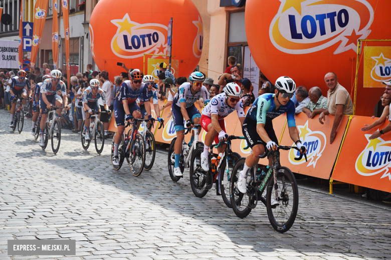 81. Tour de Pologne. Kolarze przejechali przez ząbkowicki rynek