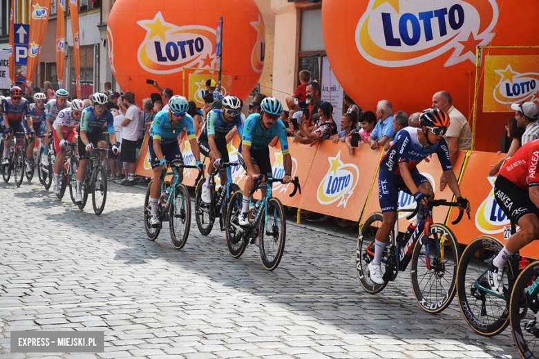 81. Tour de Pologne. Kolarze przejechali przez ząbkowicki rynek