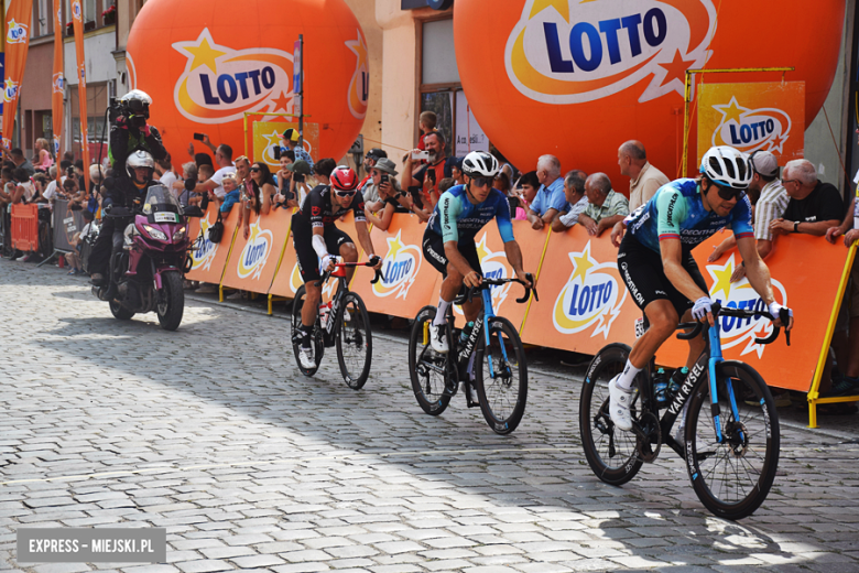 81. Tour de Pologne. Kolarze przejechali przez ząbkowicki rynek