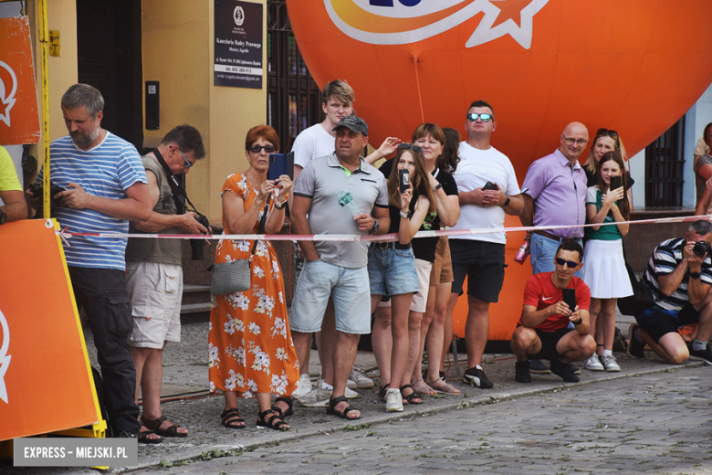 81. Tour de Pologne. Kolarze przejechali przez ząbkowicki rynek