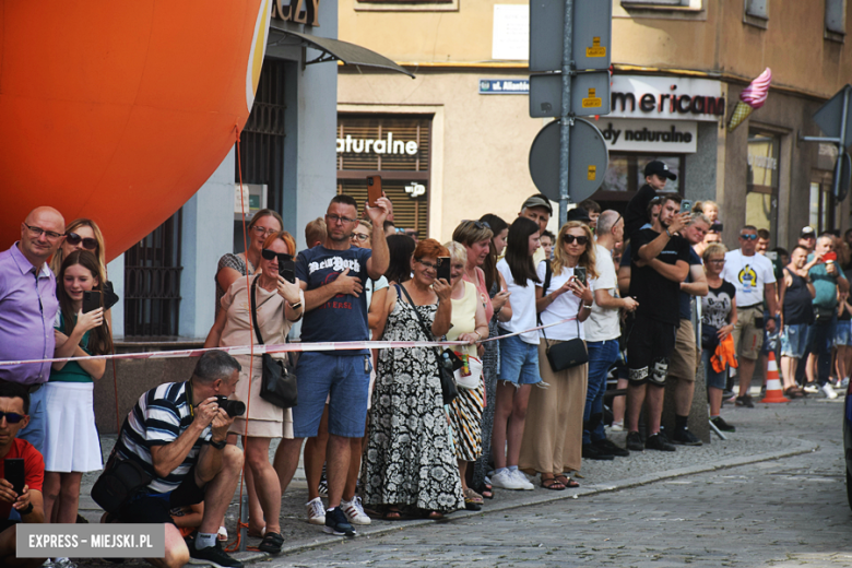 81. Tour de Pologne. Kolarze przejechali przez ząbkowicki rynek