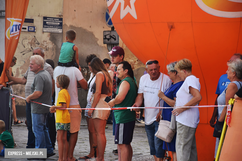 81. Tour de Pologne. Kolarze przejechali przez ząbkowicki rynek