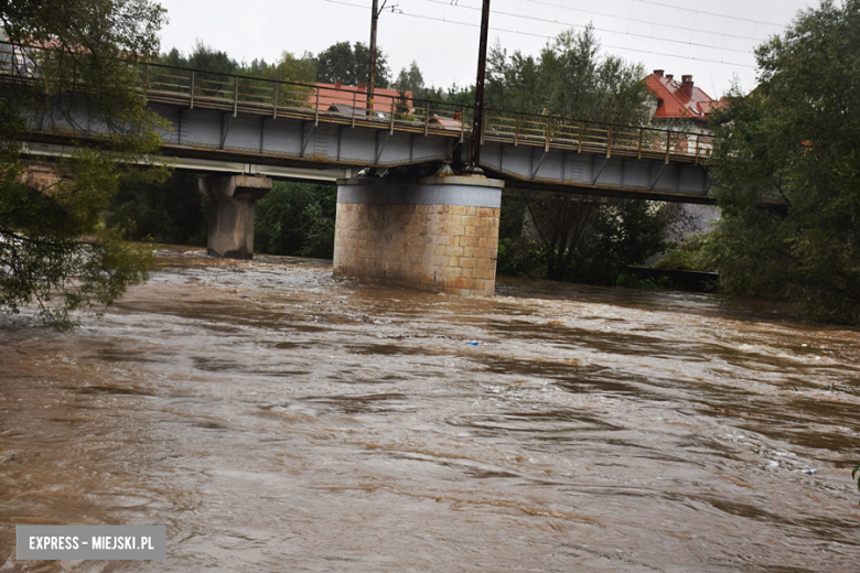 Stan alarmowy na Nysie Kłodzkiej w Bardzie przekroczony o niemal pół metra [foto] [aktualizacja]