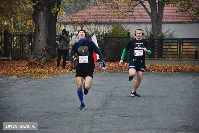 Na sportowo uczcili 106. rocznicę odzyskania Niepodległości przez Polskę