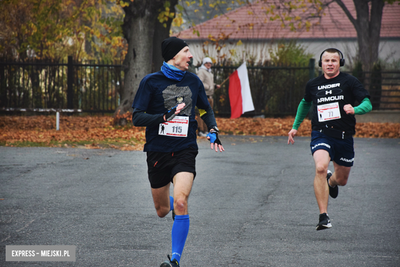 Na sportowo uczcili 106. rocznicę odzyskania Niepodległości przez Polskę