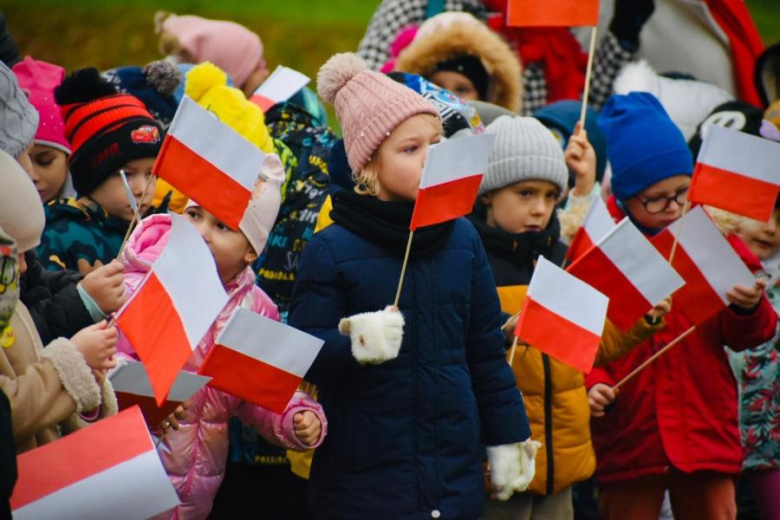 Apel niepodległościowy pod Pomnikiem Orła Piastowskiego w Ziębicach