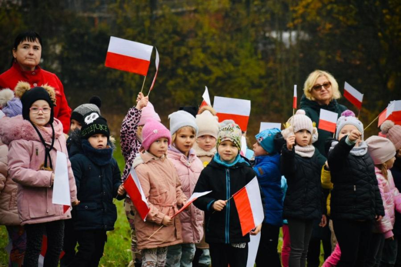 Apel niepodległościowy pod Pomnikiem Orła Piastowskiego w Ziębicach