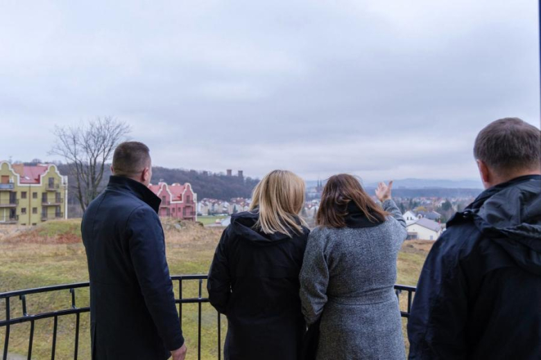 Wicemarszałek Wielichowska i minister Kierwiński z wizytą w Kamieńcu Ząbkowickim