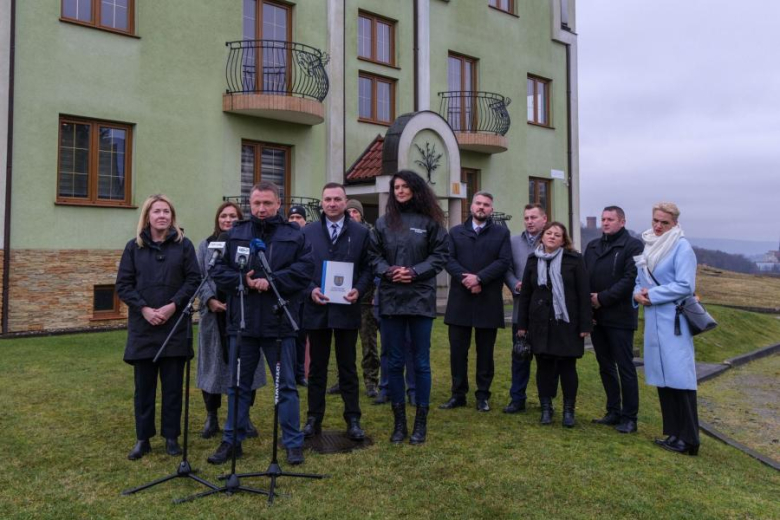 Wicemarszałek Wielichowska i minister Kierwiński z wizytą w Kamieńcu Ząbkowickim