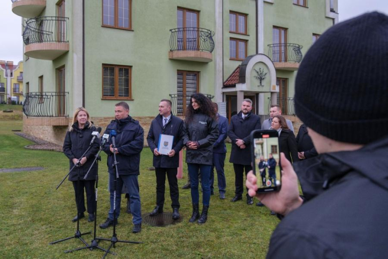 Wicemarszałek Wielichowska i minister Kierwiński z wizytą w Kamieńcu Ząbkowickim